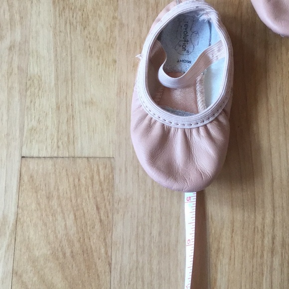 First ballet shoes fit 2yr old - Picture 5 of 6